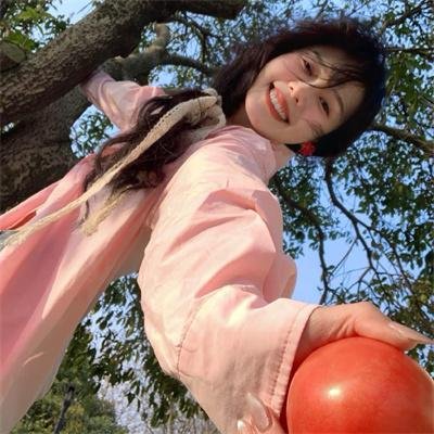 女孩的钓鱼慢活