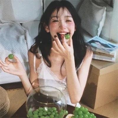 吉普车中的四人